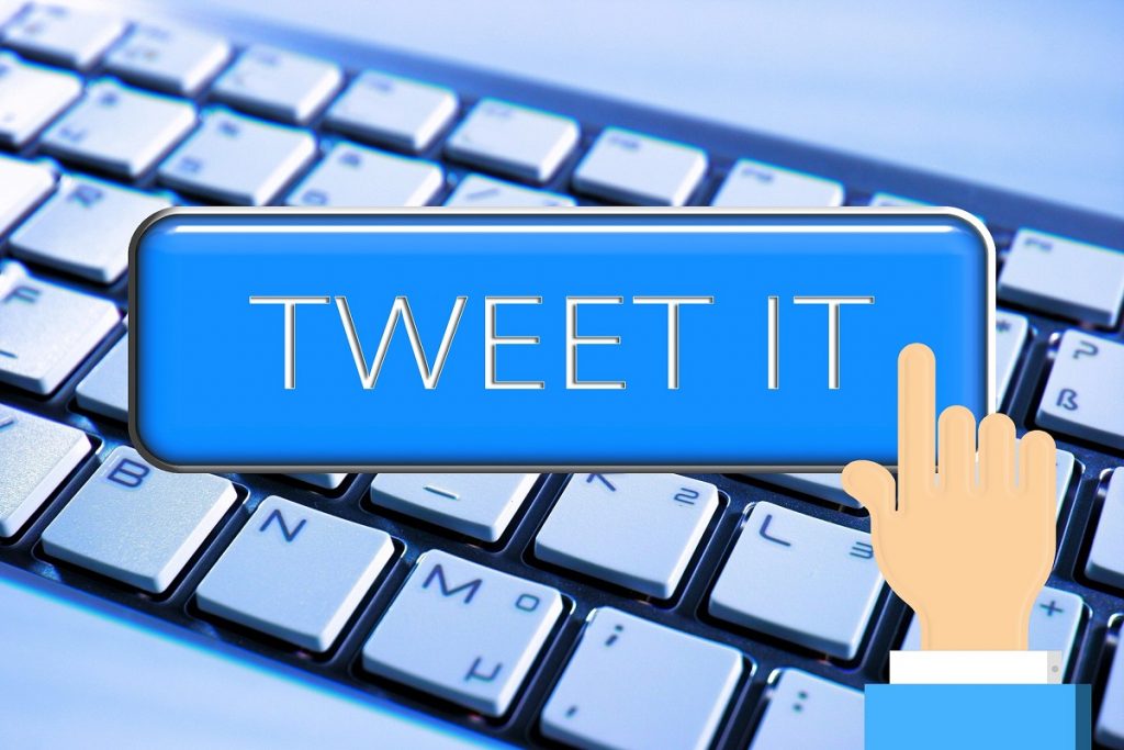 image of a 'tweet it' button